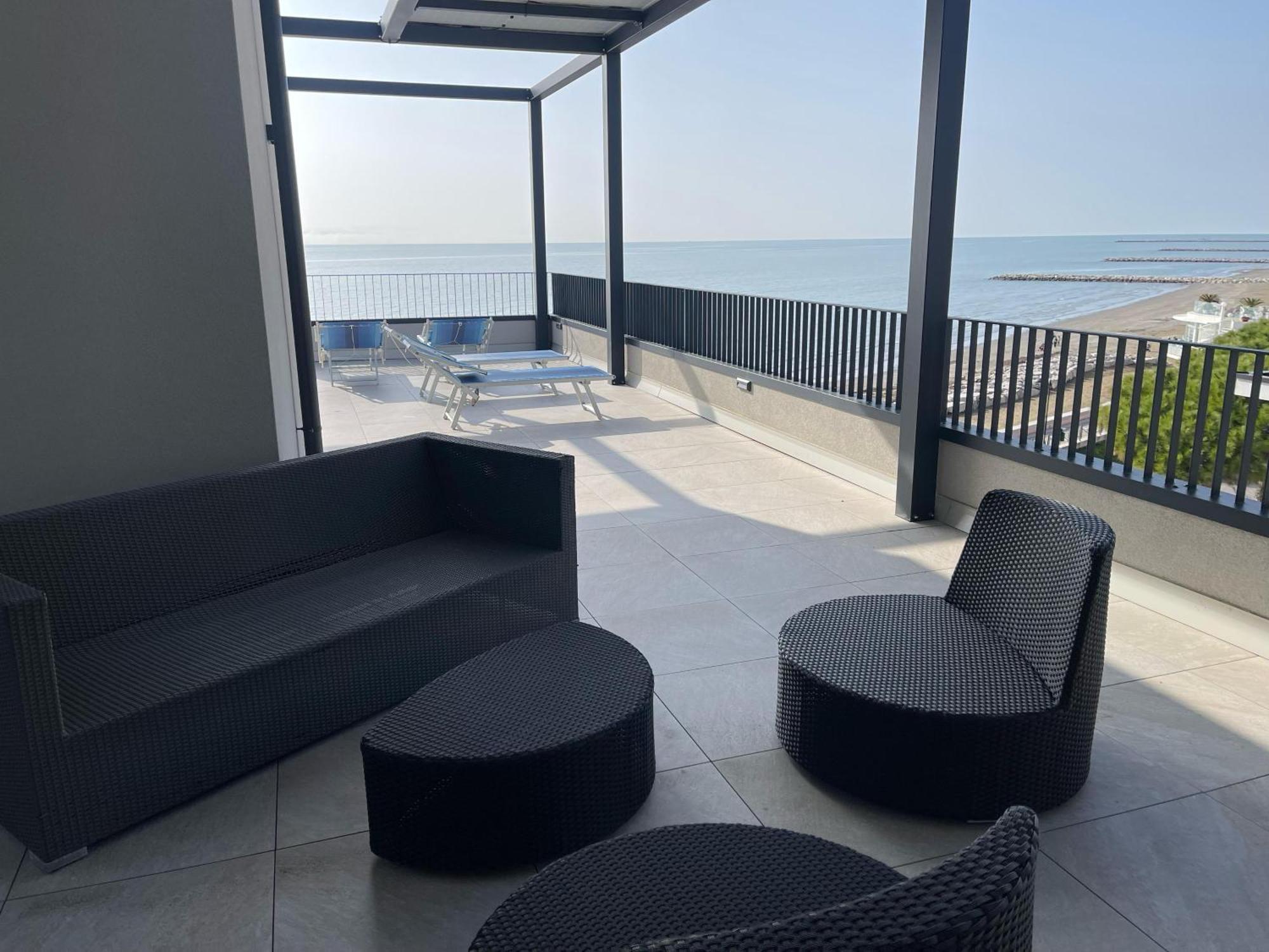Nuovo Residence Serenissima Frontemare - Agenzia Cocal Каорле Екстер'єр фото
