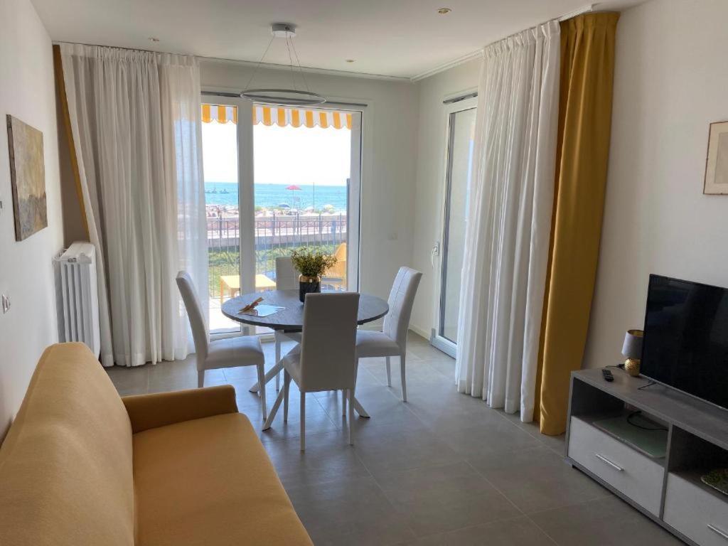 Nuovo Residence Serenissima Frontemare - Agenzia Cocal Каорле Екстер'єр фото